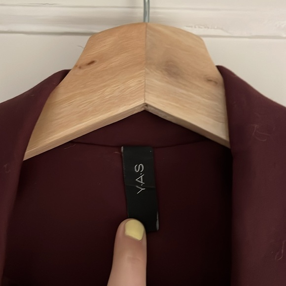YAS fitted burgundy blazer with long sleeves - Picture 2 of 8